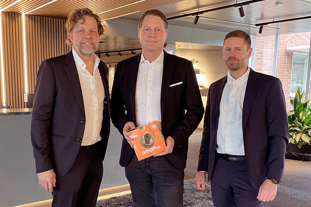 Fr.v. Jonas Ewing, VD, Amo Installationskabel, Mikael Bill, Marknadsdirektör Elektroskandia och Filip Jidne, Försäljningschef, Amo Installationskabel